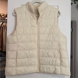 White/cream puffer vest